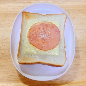 朝食♪粉チーズのハムトースト